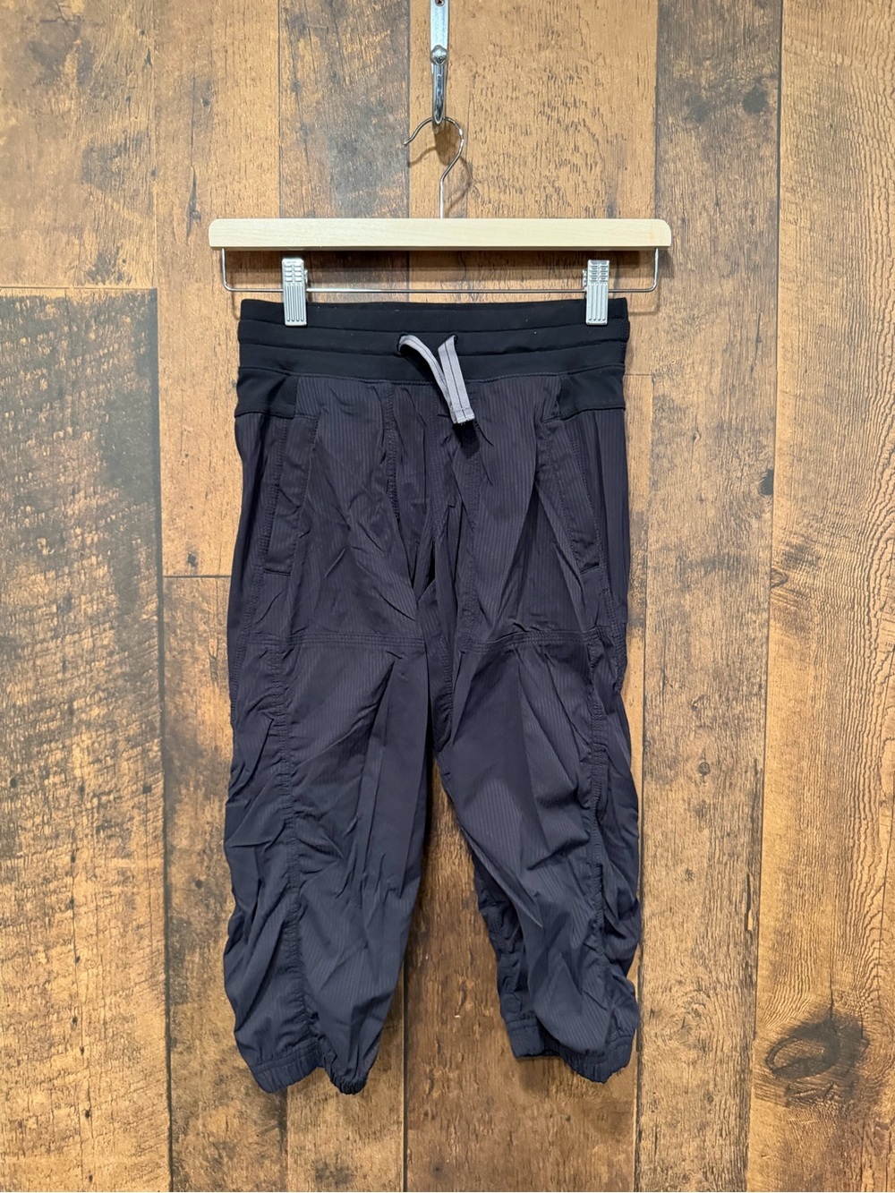 Ivivva by lululemon black joggers size 10 EUC